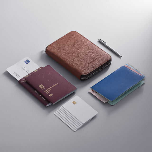 WOOLNUT travel cover case organizer folio passport boarding cards cash cognac brown leather