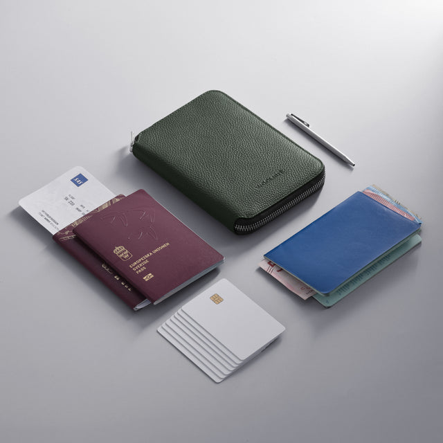 WOOLNUT travel cover case organizer folio passport boarding cards cash green leather