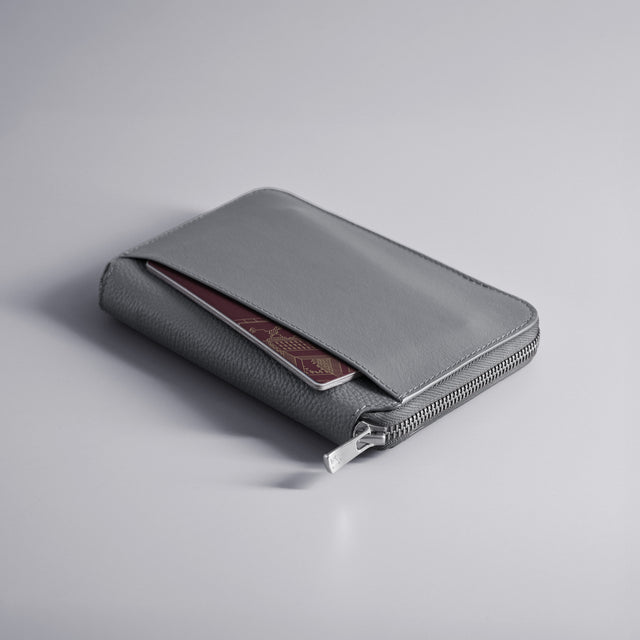 WOOLNUT Zipped leather travel organizer with dedicated compartments for passports, tickets, cash, cards, and a mini pen grey leather