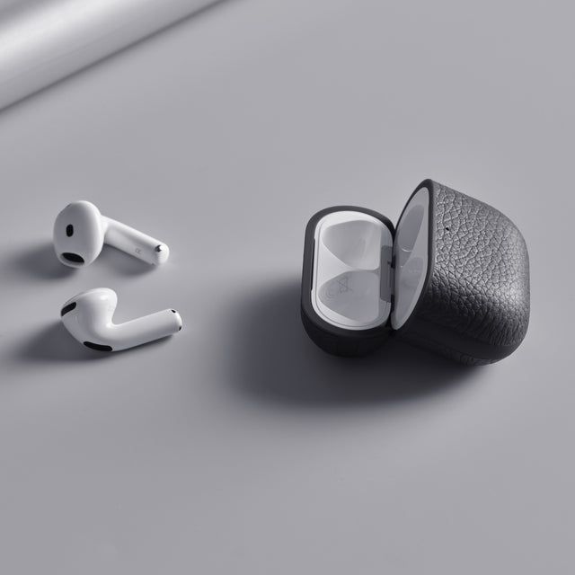 WOOLNUT leather case for airpods 5 and 4 in black